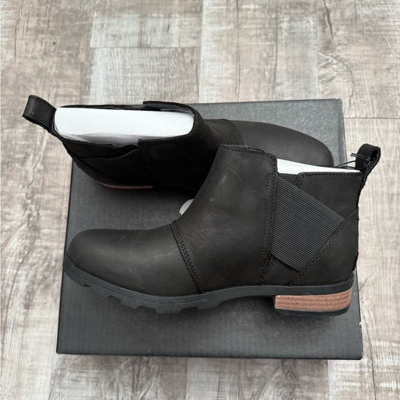 Sorel Emilie Chelsea boots black in size 9, brand new - Picture 5 of 5